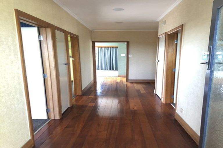 Photo of property in 145 Golf Road, Titirangi, Auckland, 0600