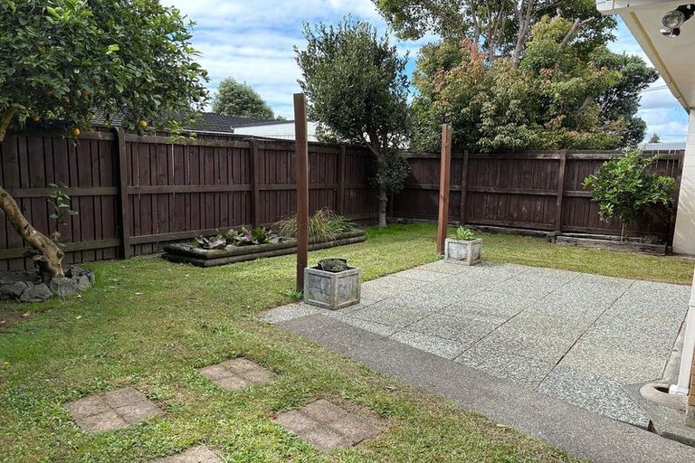 Photo of property in 6a Tatua Place, Conifer Grove, Takanini, 2112