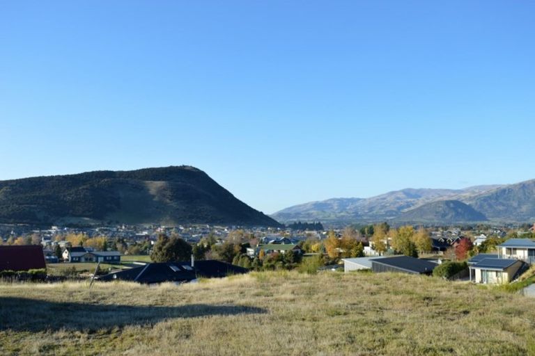Photo of property in 10 Mataraki Place, Wanaka, 9305