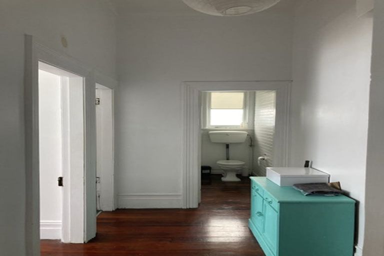 Photo of property in 15 Myrtle Crescent, Mount Cook, Wellington, 6021