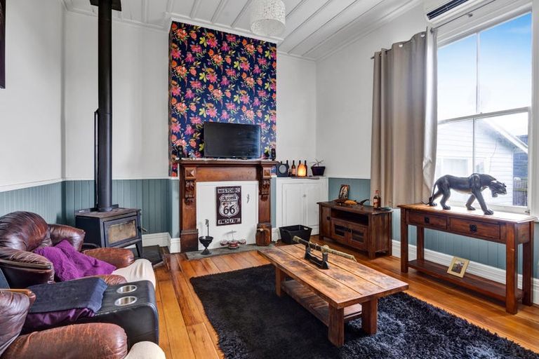 Photo of property in 74 Union Street, Hawera, 4610