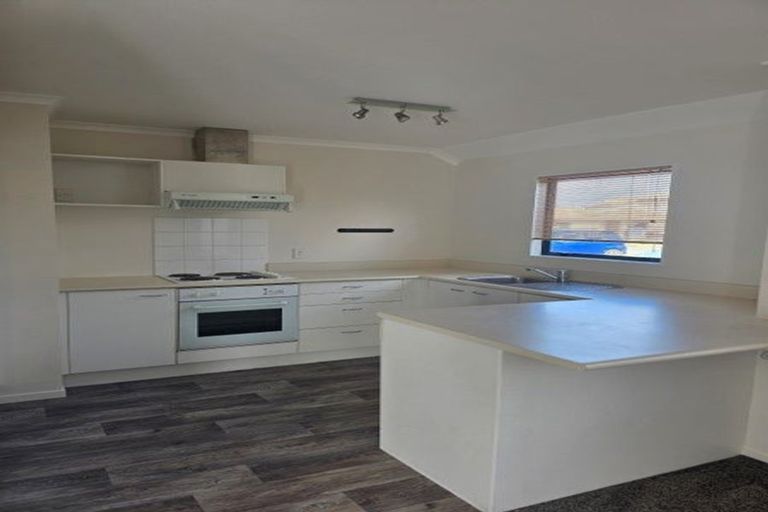 Photo of property in 3/66 Kawaha Point Road, Kawaha Point, Rotorua, 3010