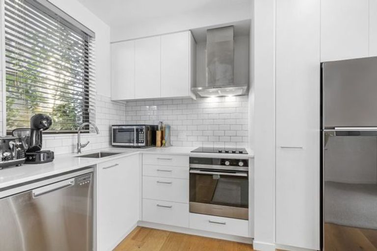 Photo of property in 9/52 High Street, Island Bay, Wellington, 6023