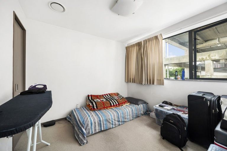 Photo of property in Dual Apartments, 201/142 Vivian Street, Te Aro, Wellington, 6011
