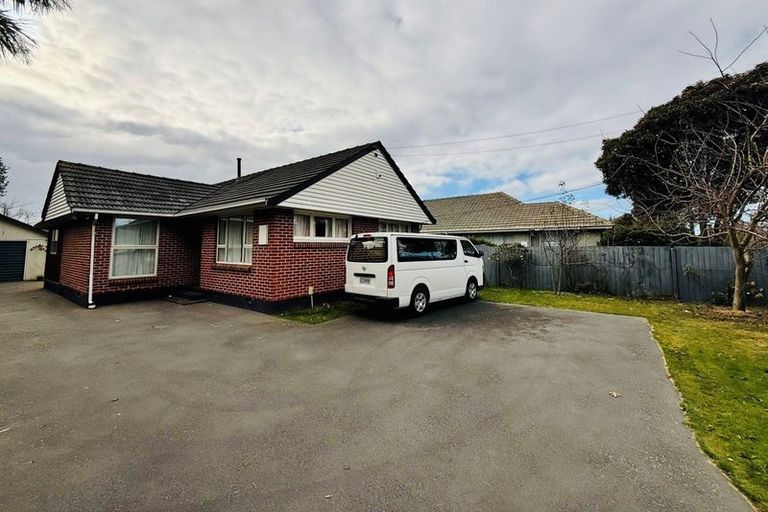 Photo of property in 33 Acacia Avenue, Upper Riccarton, Christchurch, 8041
