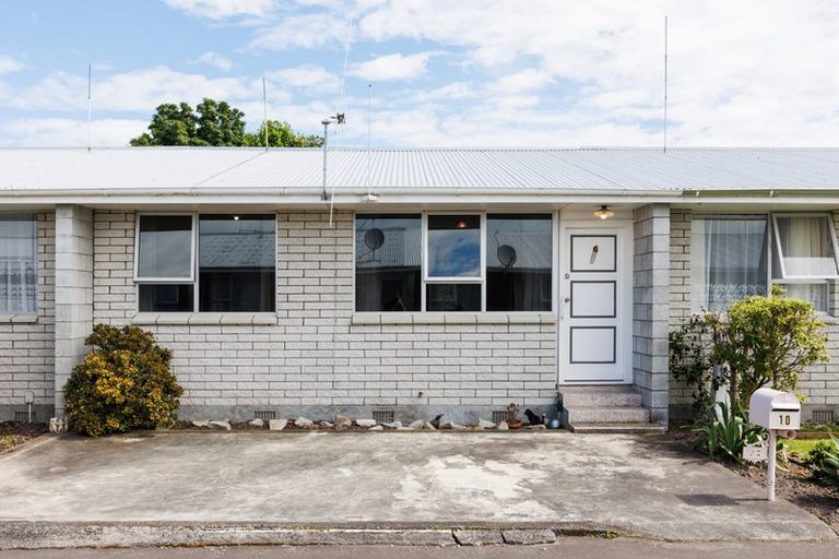 Photo of property in 10 Kiwi Court, Roslyn, Palmerston North, 4414