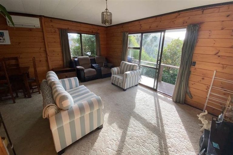 Photo of property in 21b Fernhaven Grove, Newlands, Wellington, 6037