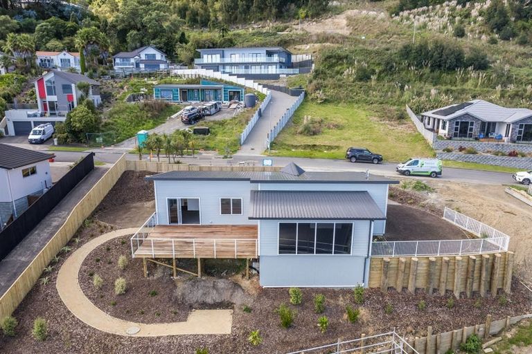 Photo of property in 64 Kakariki Grove, Waikanae, 5036