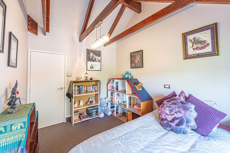 Photo of property in 2 Burtts Road, Durie Hill, Whanganui, 4500