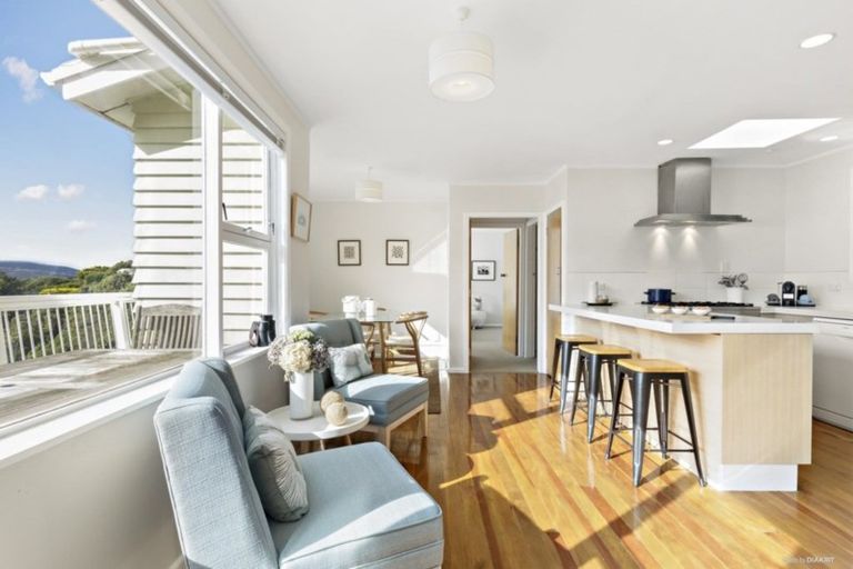 Photo of property in 33 Newport Terrace, Seatoun, Wellington, 6022