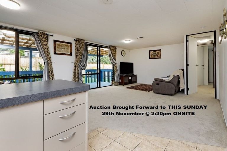 Photo of property in 17 Rehia Road, Massey, Auckland, 0614