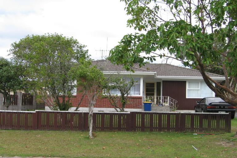 Photo of property in 3 Blythe Place, Glendene, Auckland, 0602