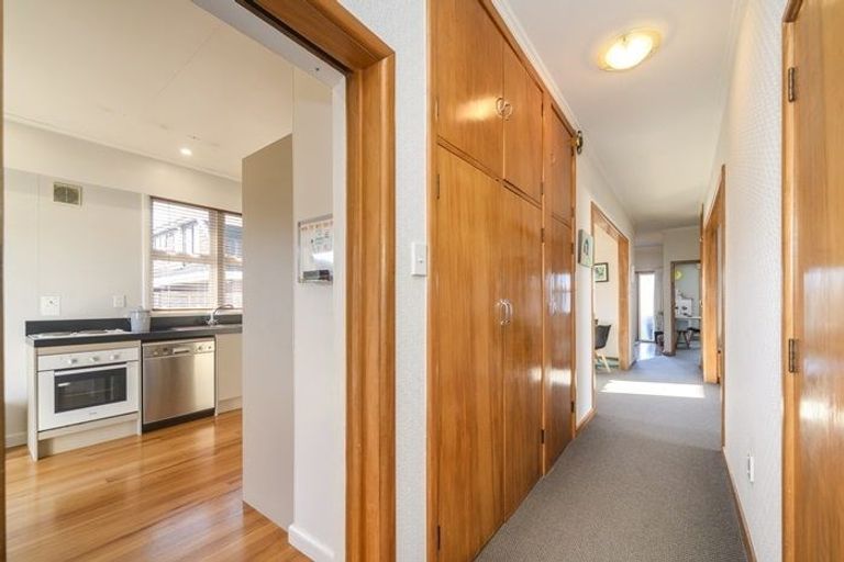 Photo of property in 6 Innes Place, Roslyn, Palmerston North, 4414