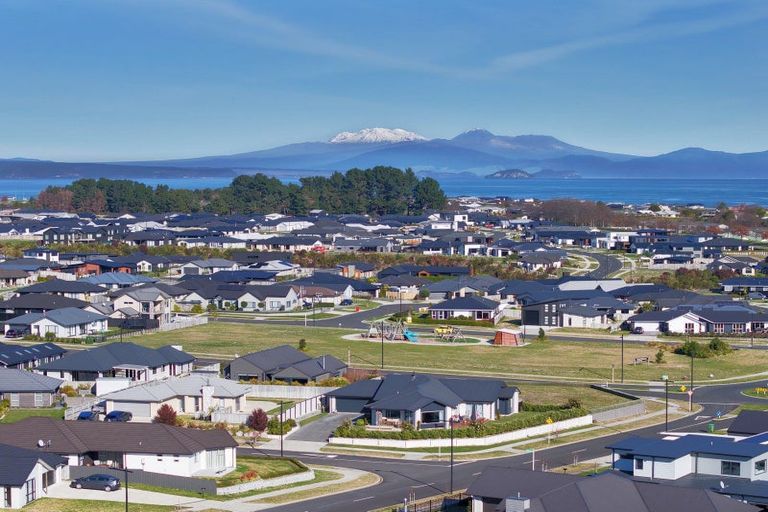 Photo of property in 13 Tuhua Close, Wharewaka, Taupo, 3330