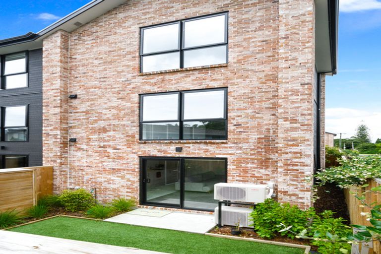 Photo of property in 10/57 Taikata Road, Te Atatu Peninsula, Auckland, 0610