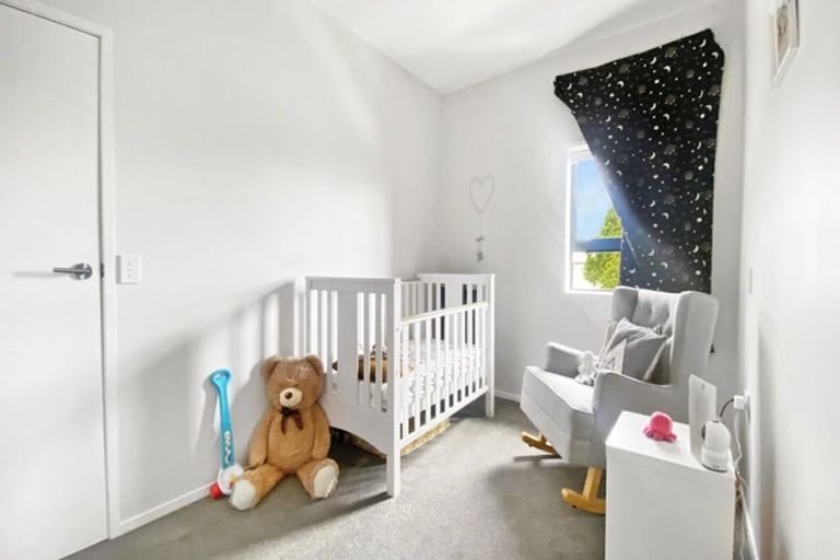 Photo of property in 15 Whakarato Way, Takanini, 2112