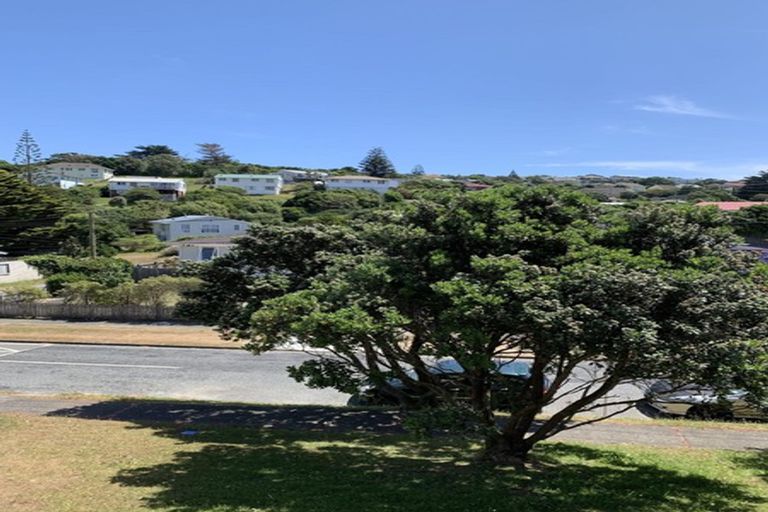 Photo of property in 11 Taupiri Crescent, Titahi Bay, Porirua, 5022