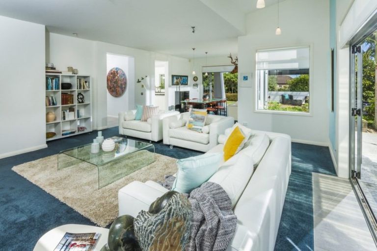 Photo of property in 13 Kittiwake Drive, Schnapper Rock, Auckland, 0632