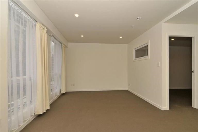 Photo of property in Terrace Heights Apartments, 2a/163 The Terrace, Wellington Central, Wellington, 6011