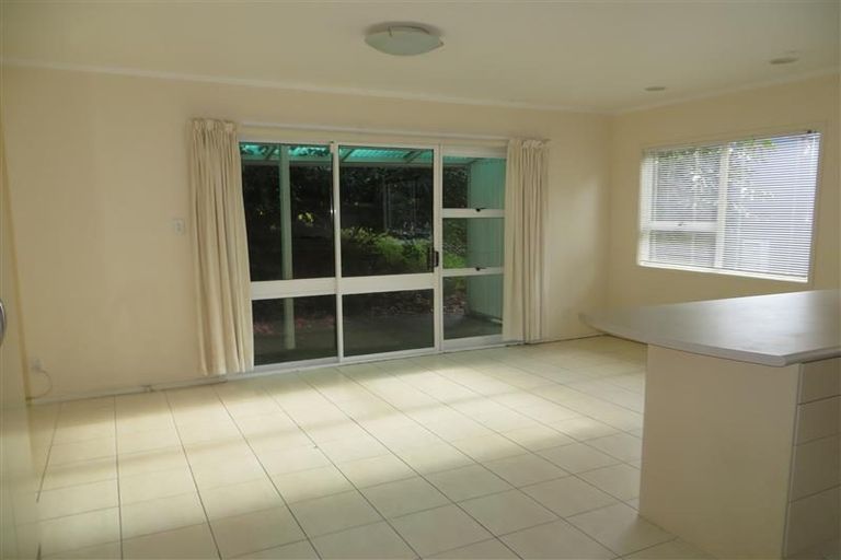 Photo of property in 14 Makepiece Place, Chatswood, Auckland, 0626