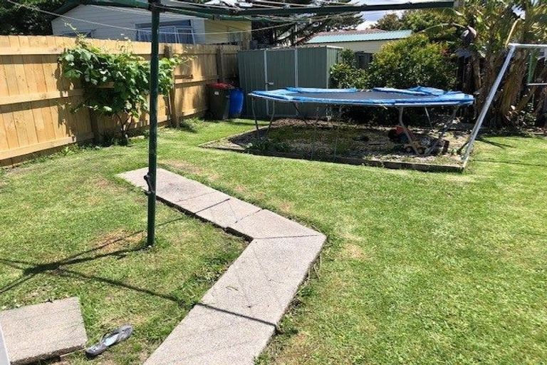 Photo of property in 11 Surman Place, Glen Eden, Auckland, 0602
