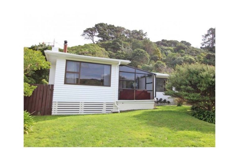 Photo of property in 11 Raroa Place, Pukerua Bay, 5026