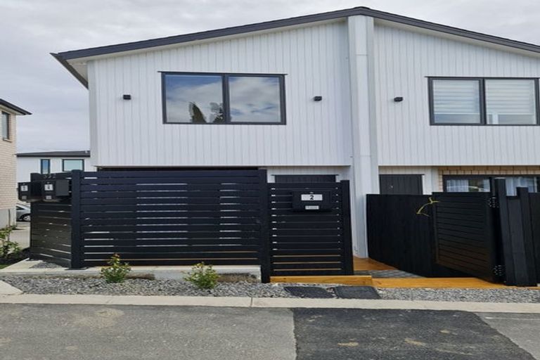 Photo of property in 2/532 Glenfield Road, Glenfield, Auckland, 0629
