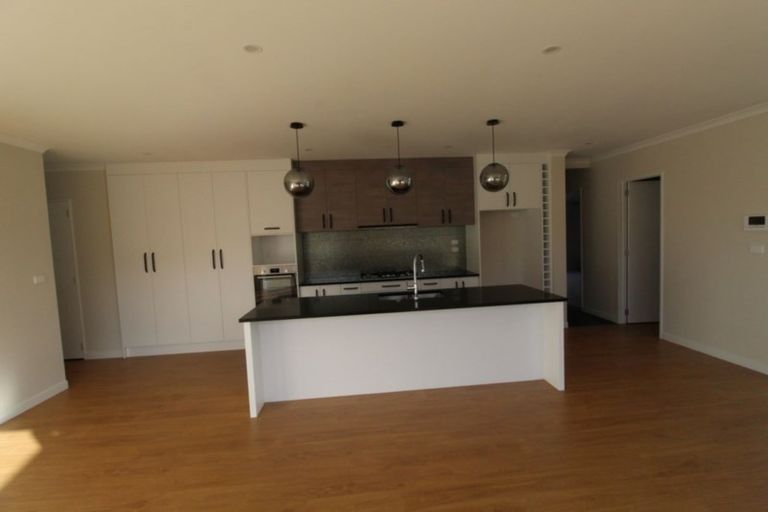 Photo of property in 17 Grove Way, Riverhead, 0820