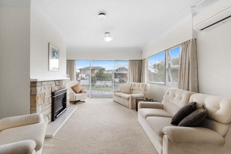 Photo of property in 125 Reeves Road, Pakuranga Heights, Auckland, 2010