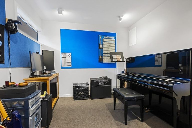 Photo of property in 3a Walton Street, Red Beach, 0932