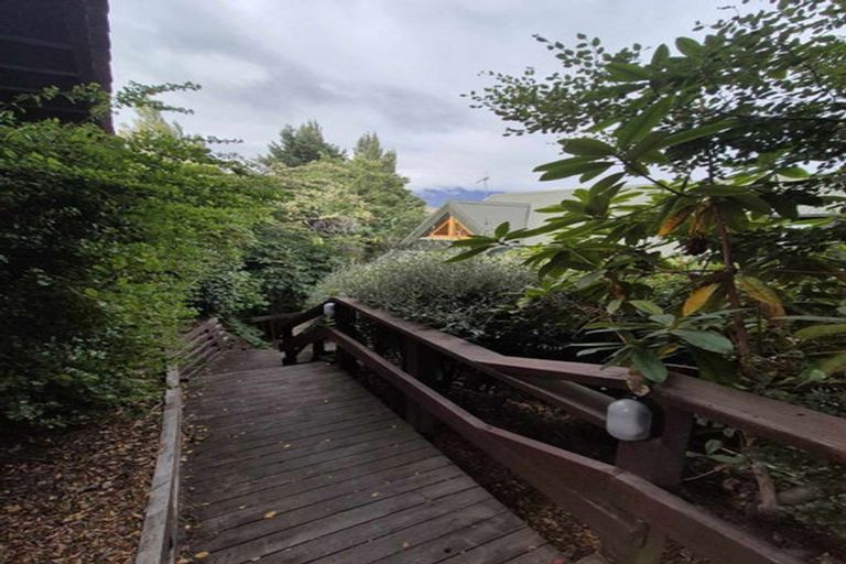 Photo of property in 16 Maxwell Place, Queenstown, 9300