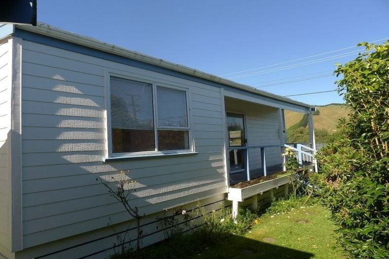 Photo of property in 2 Winara Avenue, Waikanae, 5036