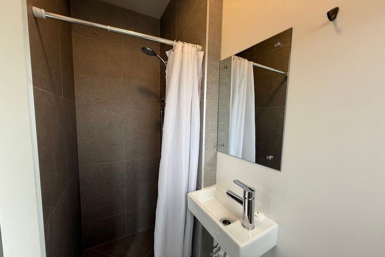 Photo of property in 1/22 Tui Glen Road, Birkenhead, Auckland, 0626