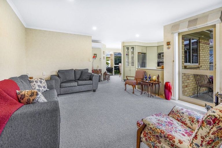 Photo of property in 24 Sovereign Isle Lane, Rototuna, Hamilton, 3210