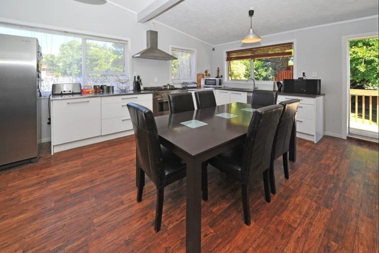 Photo of property in 6 Minton Place, Manurewa, Auckland, 2102