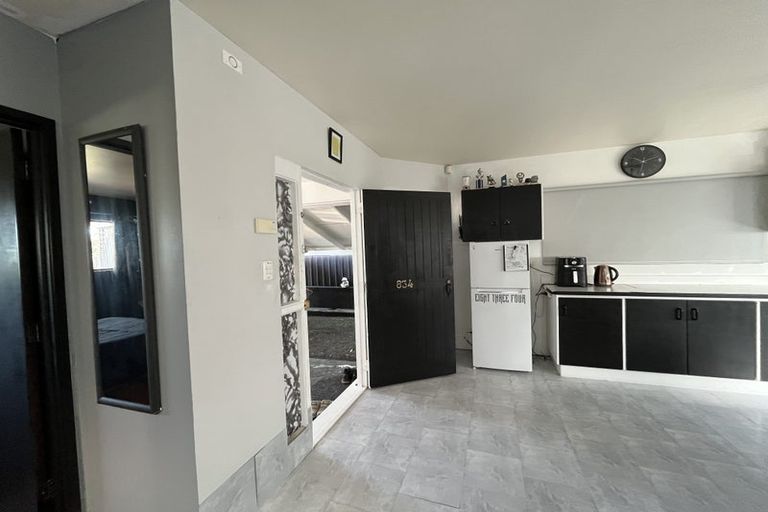 Photo of property in 32 Te Atatu Road, Te Atatu South, Auckland, 0610
