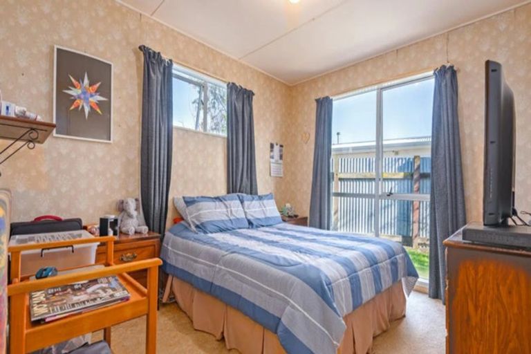 Photo of property in 38 Acacia Street, Kelvin Grove, Palmerston North, 4414