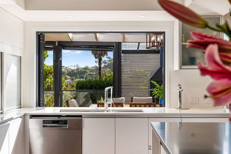 Photo of property in 143 Whangaparaoa Road, Red Beach, 0932