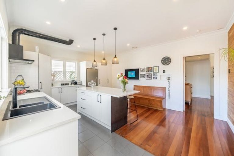 Photo of property in 24 Riddlers Crescent, Petone, Lower Hutt, 5012