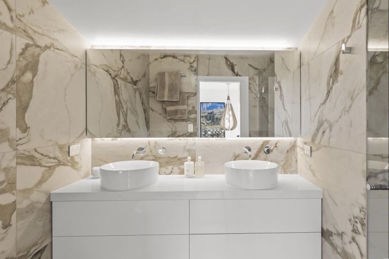 Photo of property in 11 Sunrise Lane, Queenstown, 9300