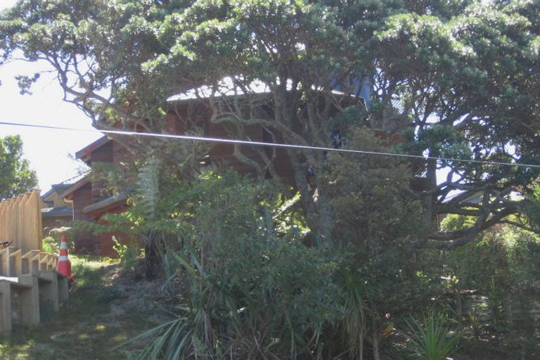 Photo of property in 1/62 Beach Road, Castor Bay, Auckland, 0620