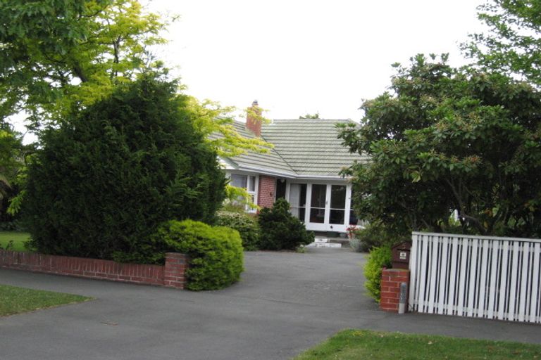 Photo of property in 5 Burnside Crescent, Burnside, Christchurch, 8053