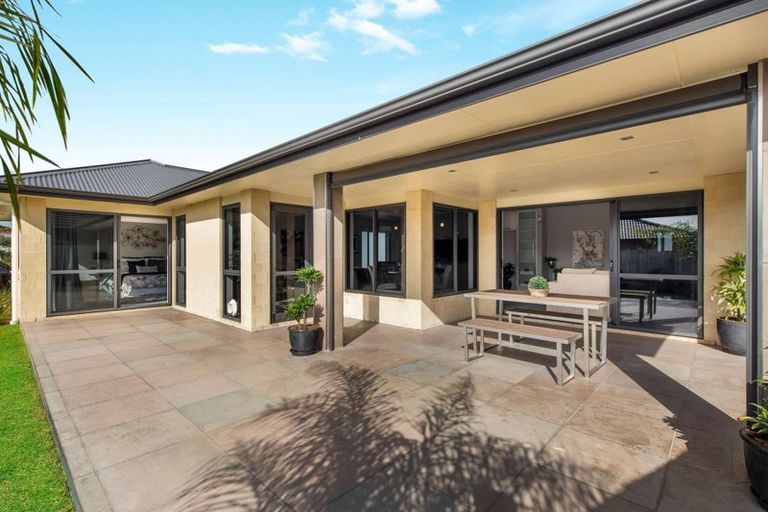 Photo of property in 32 Ripple Grove, Waiuku, 2123