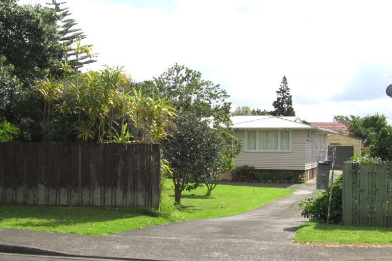 Photo of property in 4 Enderby Drive, Te Atatu Peninsula, Auckland, 0610