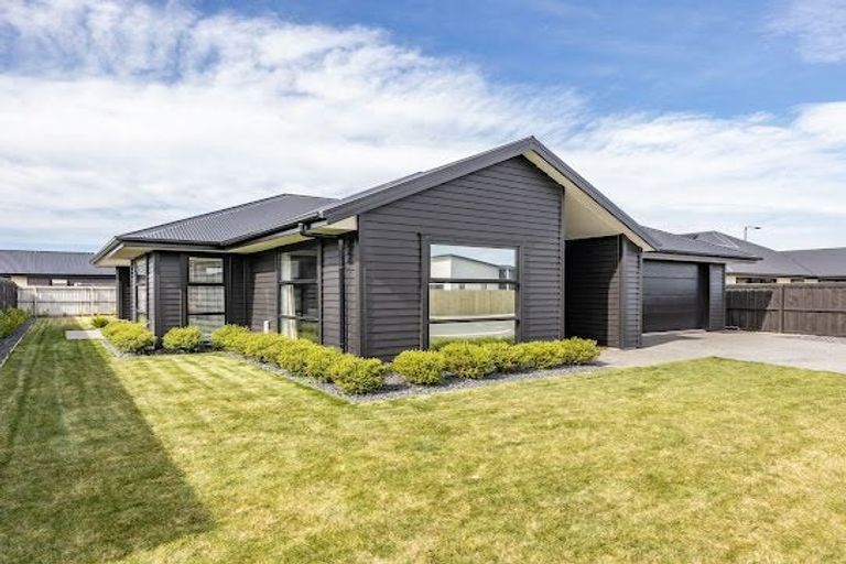 Photo of property in 19 Hickmott Street, Rangiora, 7400