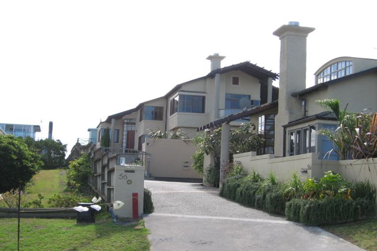 Photo of property in 1/56 Seaview Road, Castor Bay, Auckland, 0620