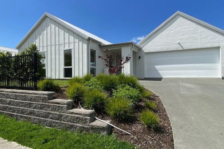 Photo of property in 4 Maeha Drive, Matakana, 0985