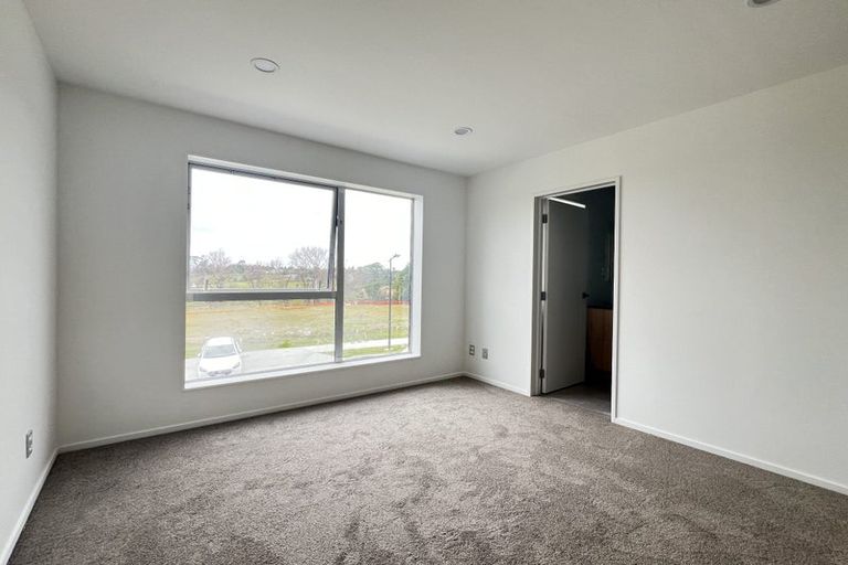 Photo of property in 7 Paretao Street, Massey, 0614
