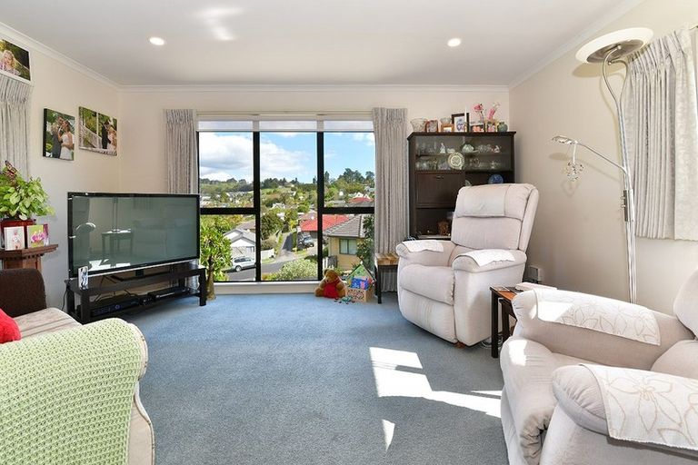 Photo of property in 16 Te Kauri Place, Helensville, 0800