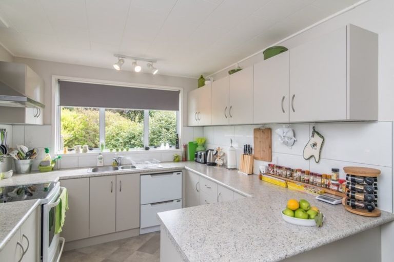 Photo of property in 9 Lesley Grove, Waikanae, 5036